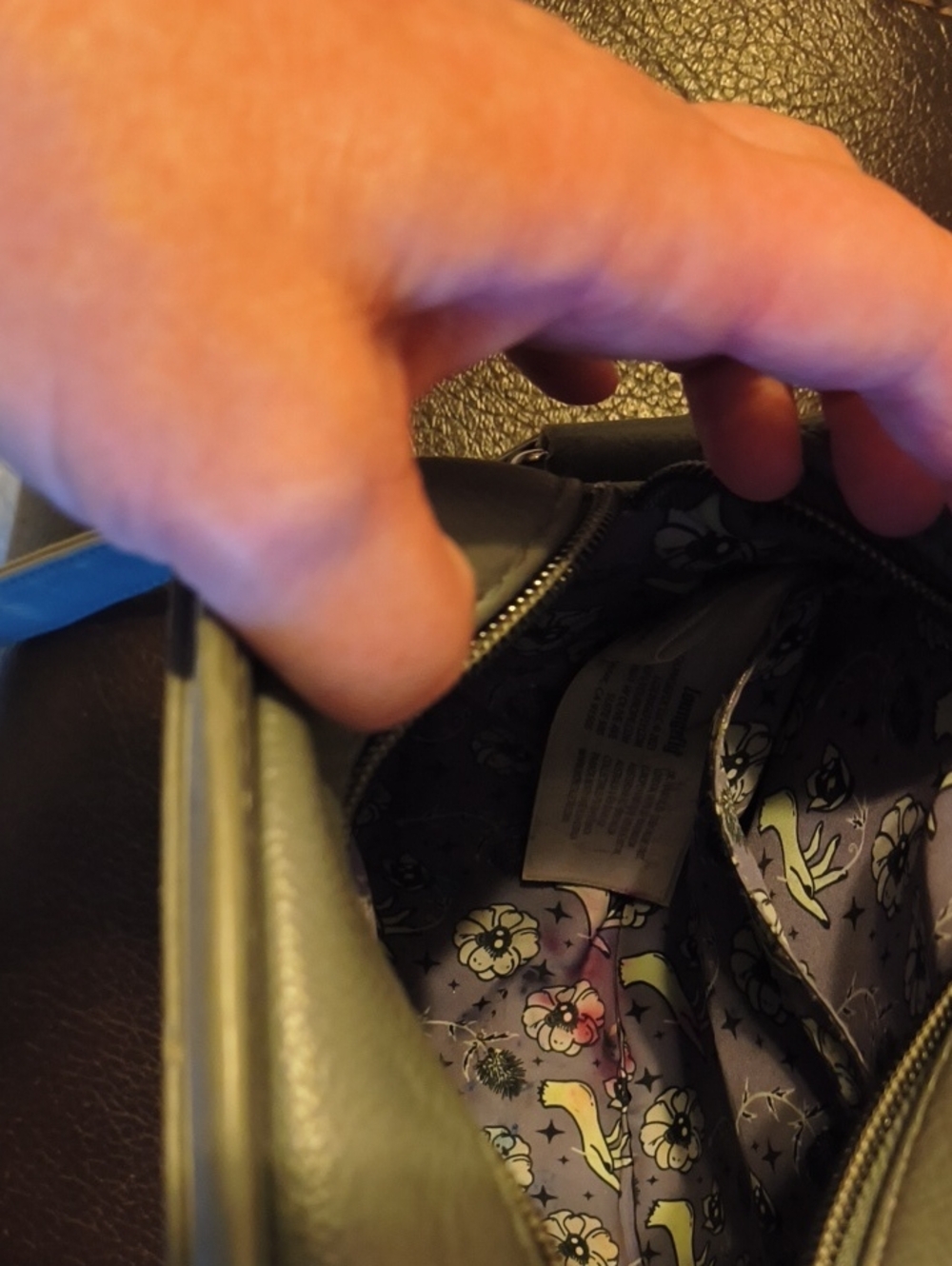 Loungefly Deadly Night Shade Grey Crossbody Bag - Picture 9 of 10